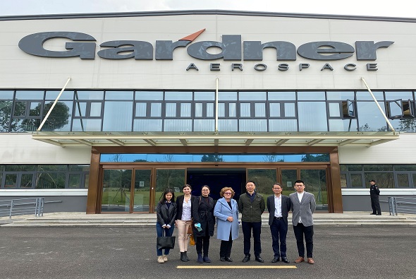 20201023--法国驻成都总领事馆商务领事柯琳黛一行到访九州酷游ku官网航空成都旗舰工厂